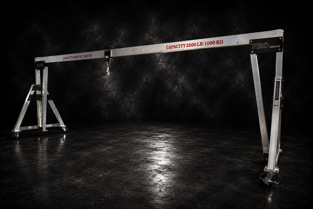 eme 2200R — 1 ton portable aluminum gantry crane, 2,200 lb rated capacity