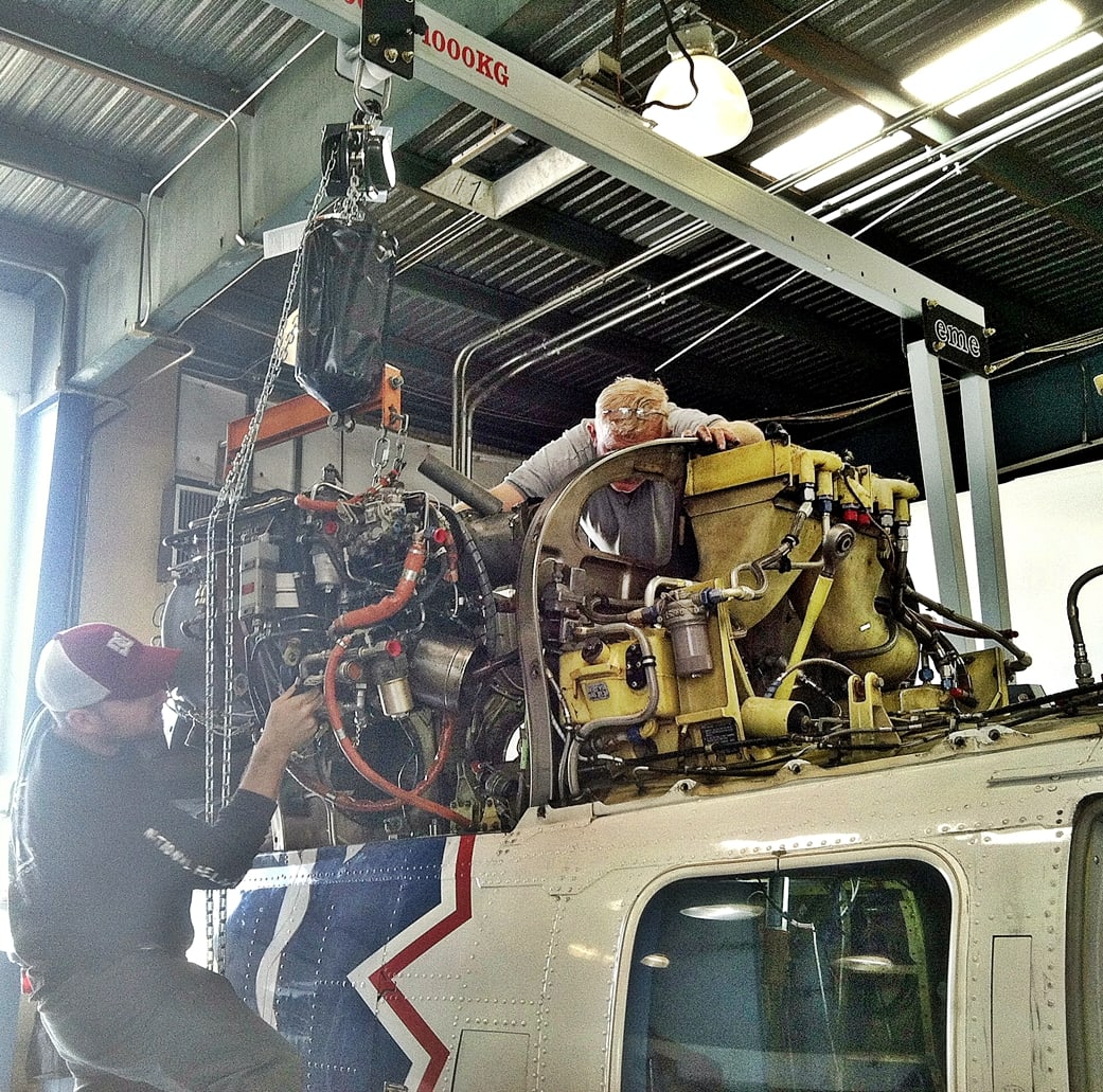 eme aluminum gantry over a rotorcraft for a helicopter engine pull