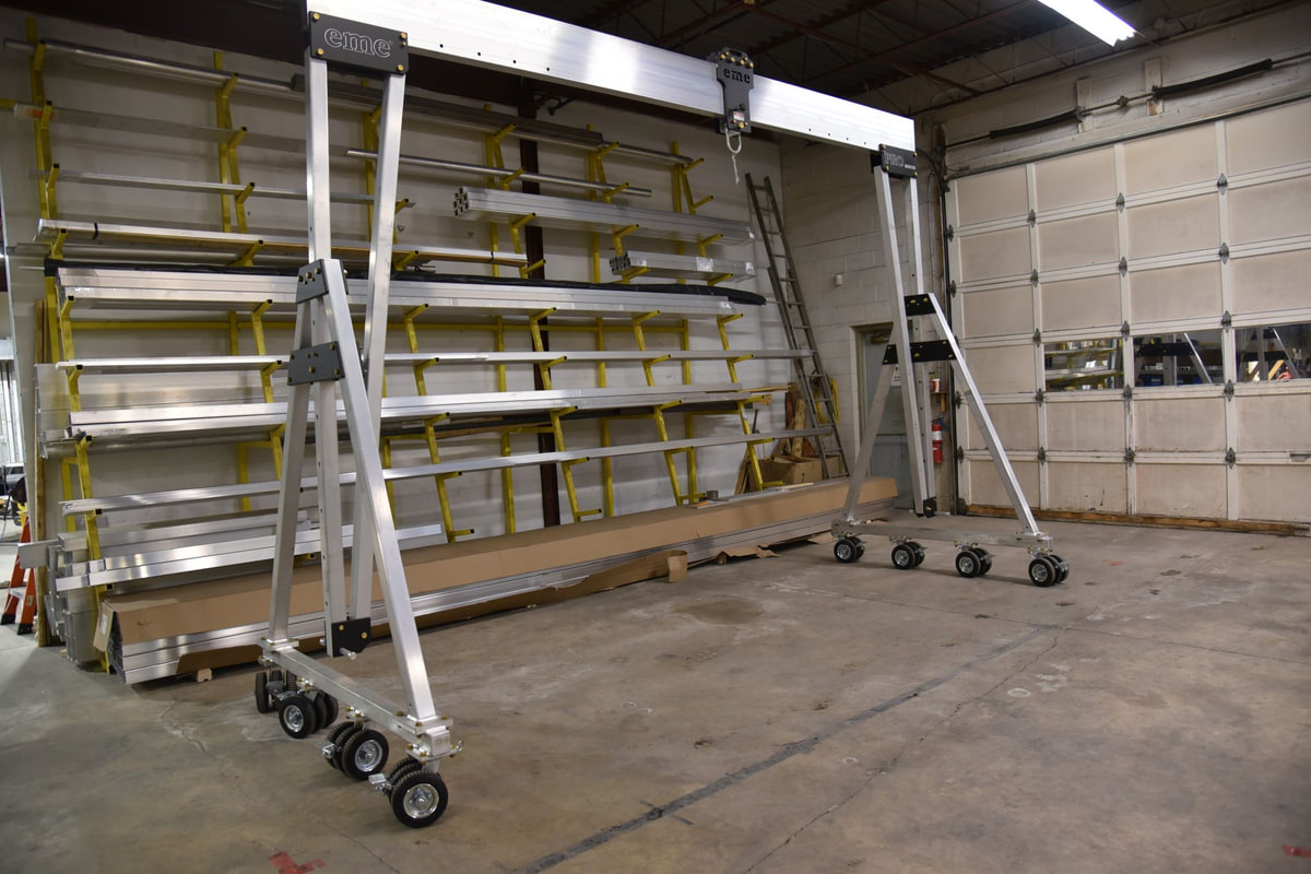 Ruedas neumáticas eme instaladas en una grúa pórtico de aluminio